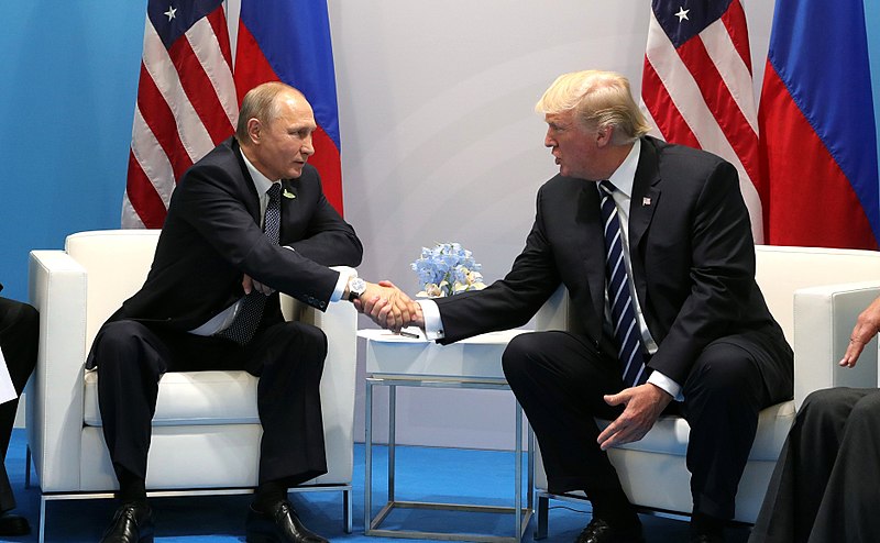 Vladimir Putin and Donald Trump meet at the 2017 G-20 Hamburg Summit Fecha 	7 de julio de 2017 Fuente 	http://kremlin.ru/events/president/news/55006/photos Autor 	Kremlin.ru