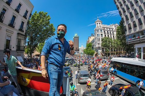 5. Santiago Abascal encabezando la manifestación organizada por Vox contra el Gobierno La caravana por la libertad. Autor: Vox España, 23/05/2020. Fuente: Flickr.