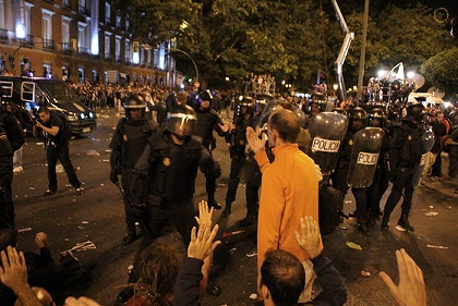 Imagen de la concentración frente al Congreso de los Diputados en Madrid, España. Autor: Daniel del Sol, 25/09/2012.
Fuente: Daniel del Sol. (CC BY-SA 3.0.).