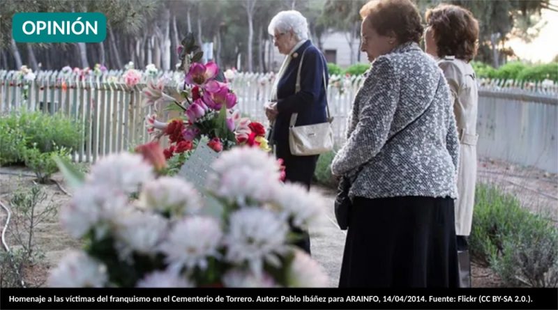 Homenaje a las víctimas del franquismo en el Cementerio de Torrero. Autor: Pablo Ibáñez para ARAINFO, 14/04/2014. Fuente: Flickr (CC BY-SA 2.0.).