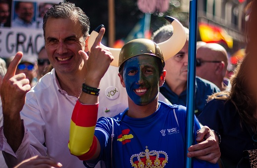 Javiert Ortega Smith, líder de Vox, es una manifestación de Jusapol en Barcelona. Autor: Vox España, 29/09/2018. Fuente: Flickr.
