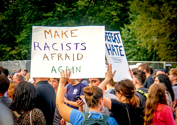 Al menos 17 mujeres, 6 de ellas mexicanas, denuncian haber sido esterilizadas a la fuerza en Estados Unidos. Manifestación en Charlottesville en contra de actos racistas. Autor y fuente: Wikimedia Commons. CC BY-SA 4.0.