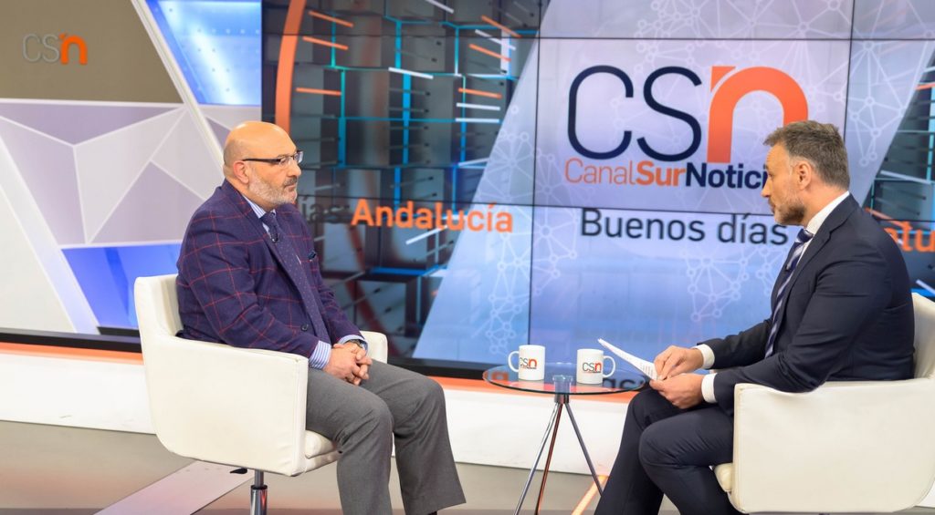 Entrevista a Alejandro Hernández, portavoz parlamentario de Vox en la Junta de Andalucía, en Canal Sur Noticias.
Autor: Canal Sur Radio TV, Fuente: Flickr(CC BY-ND 2.0.)
