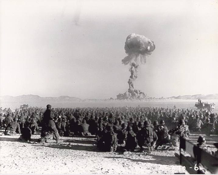 Prueba nuclear en noviembre de 1951 en el emplazamiento de pruebas nucleares de Nevada. Autor: Gobierno federal de los Estados Unidos. 1/11/1951. Fuente: Wikimedia.