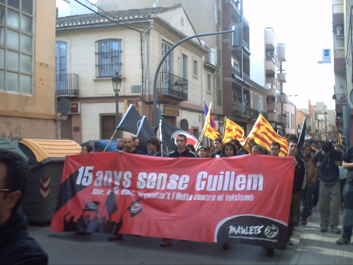 Manifestación en Burjassot por el 15 aniversario de la muerte de Guillem Agulló. Autor: Associació Cultural Bassot, 11/04/2013. Fuente: Facebook de Associació Cultural Bassot