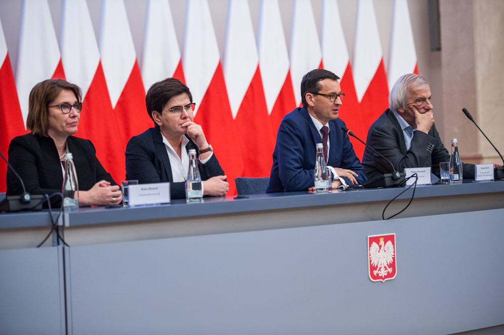 El Primer Ministro Mateusz Morawiecki se reúne en la cancillería con miembros del PiS. Autor: Kancelaria Premiera, 07/02/2018. Fuente: Flickr. (CC0).