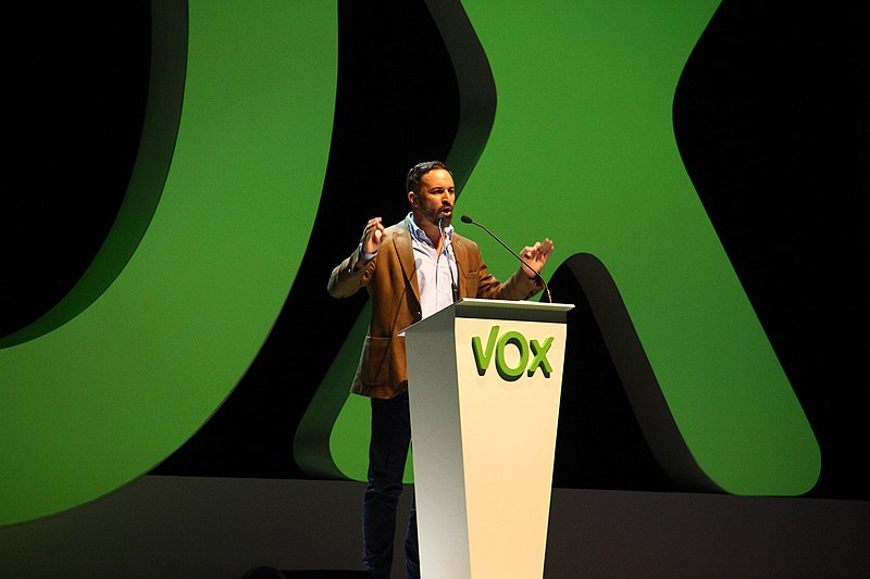 Santiago Abascal, líder de Vox, en un acto en Vistalegre, Madrid. Autor: Contando Estrelas, 07/10/2018. Fuente: Flickr (CC BY-SA 2.0.)