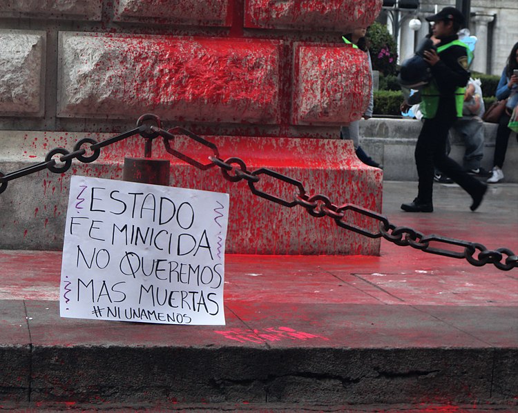 Protesta en contra del feminicidio en Ciudad de México. Autor: Juan Carlos Fonseca Mata, 25/01/2020. Fuente: Wikimedia Commons. (CC BY-SA 4.0).