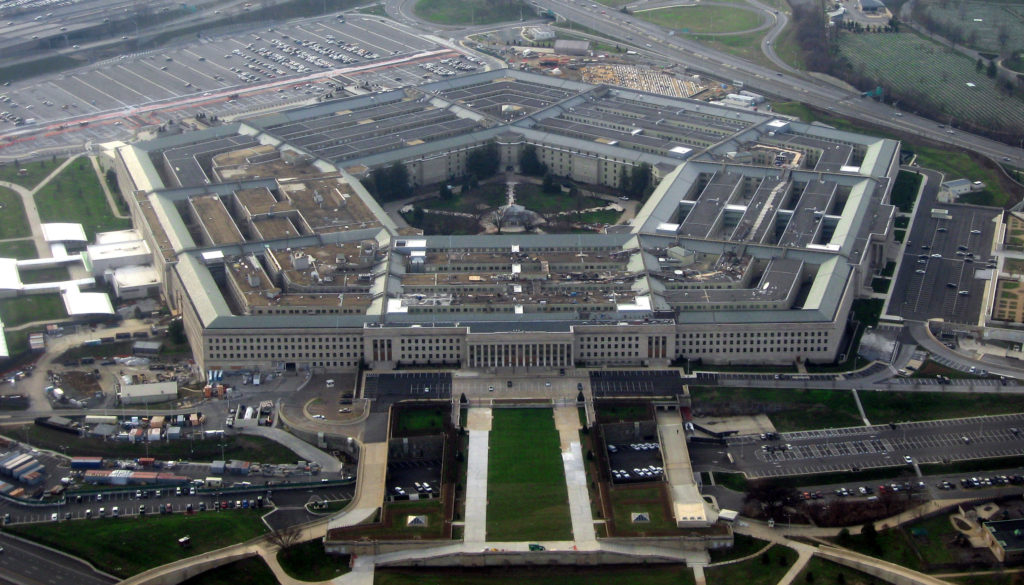 El Pentágono, sede del Departamento de Defensa de los Estados Unidos, visto desde un avión. Autor: David B. Gleason, 12/01/2008. Fuente: Flickr. (CC BY-SA 2.0).
