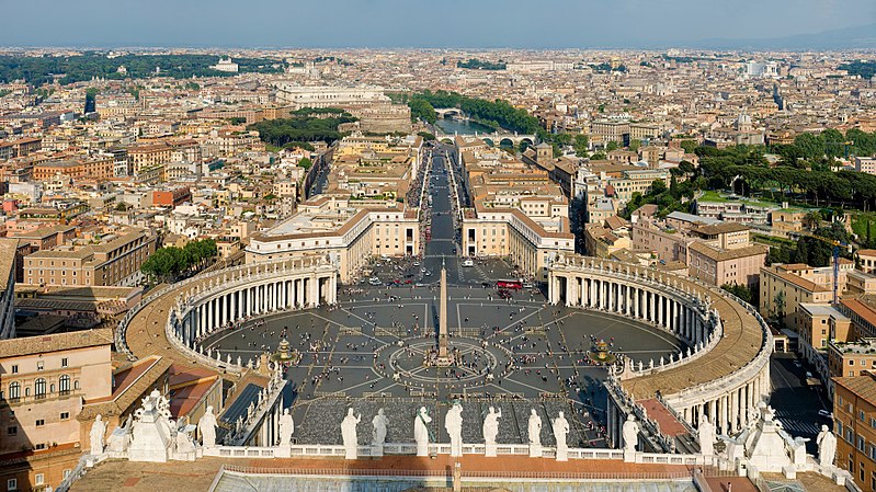 Plaza de San Pedro, Ciudad del Vaticano, una de las últimas monarquías absolutas. Autor: DAVID ILIFF, 29/04/2007. Fuente: Wikimedia Commons (CC BY-SA 3.0).