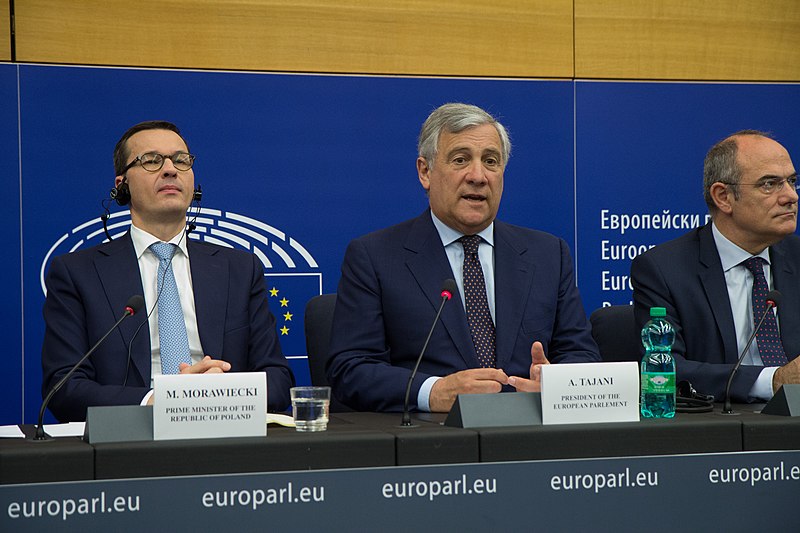 Mateusz Morawiecki, (Primer ministro de Polonia), Antonio Tajani (Presidente del Parlamento Europeo). Autor: Olaf Kosinsky (kosinsky.eu), 04/07/2018  (CC BY-SA 3.0-de)