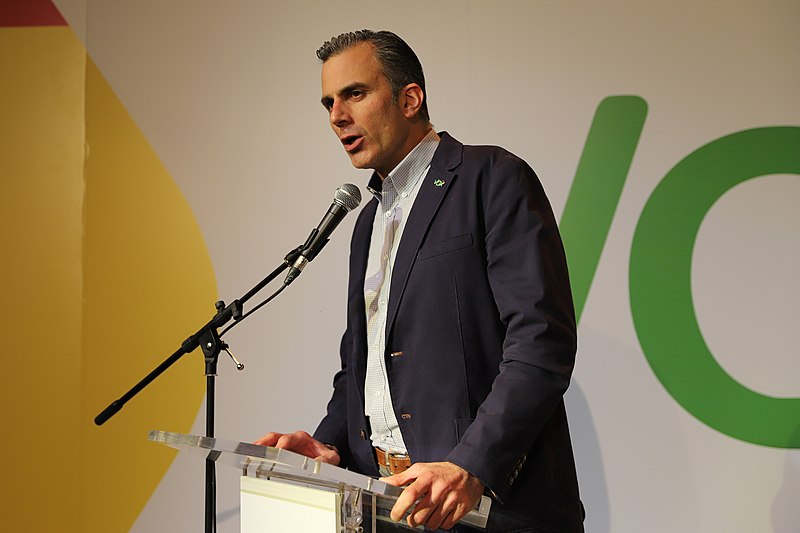 Javier Ortega Smith en una Asamblea de Vox. Autor: Derechaunion, 13/01/2017. Fuente: Wikimedia Commons. (CC BY-SA 4.0).