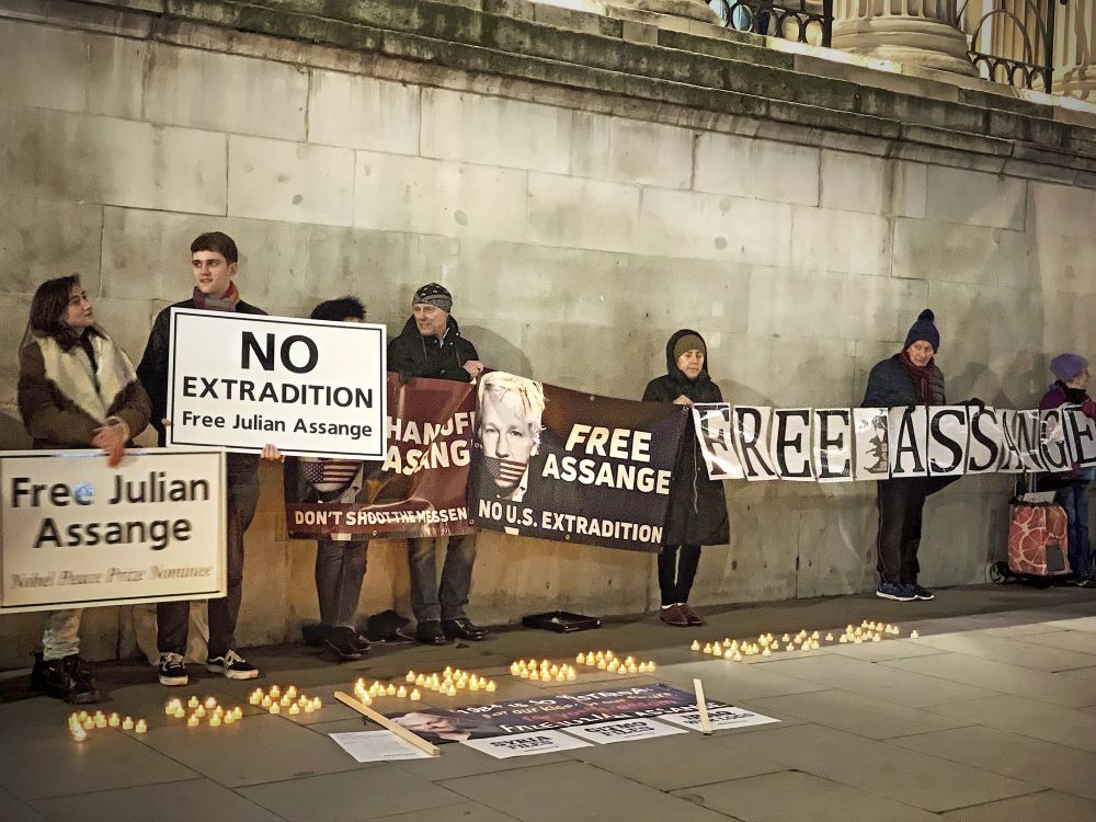 Manifestación contra la extraditación de Julian Assange en Londres, Trafalgar Square. Autor: Garry Knight, 09/10/2020 Fuente: Flickr (CC BY 2.0.)