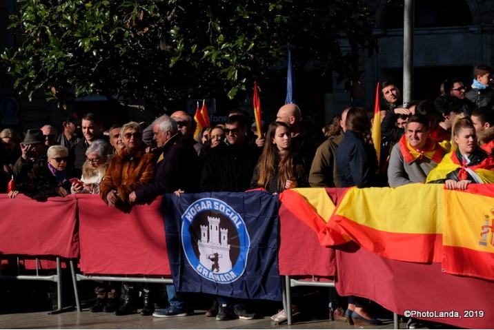 Miembros del grupo neofascista Hogar Social Granada se manifiestan durante la Toma de Granada. Autor: Photolanda, 02/01/2019. Fuente: Flickr (CC BY-NC-SA 3.0.)