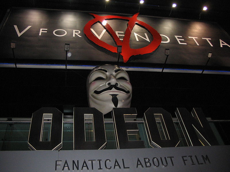 Proyección de la película V de Vendetta en el Odeon Leicester Square de Londres. Autor: PabloBM, 26/03/2006. Fuente: Flickr (CC BY 2.0.)