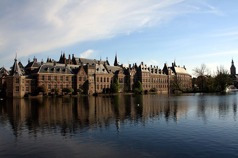 El Parlamento holandés, La Haya. Autor: Rainer Ebert, 14/05/2010. Fuente: Flickr. (CC
BY-SA 2.0).