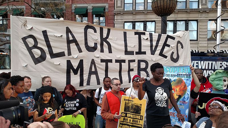 Concentración del movimiento Black Lives Matter contra el racismo y el supremacismo blanco. Autor: The All-Night Images, 29/04/2015. Fuente: Flickr (CC BY-SA 2.0.)