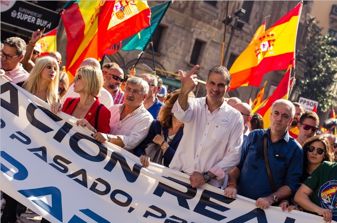Manifestación de Jusapol en Barcelona, plataforma que ha defendido los abusos de poder de la policía en Cataluña. Autor: Vox España, 29/09/2018. Fuente: Flickr.