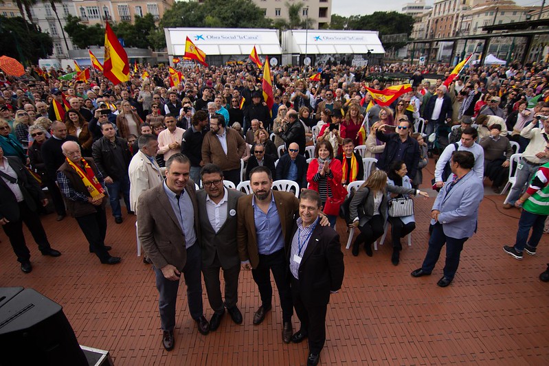 Acto de inicio de campaña electoral en Málaga con Santiago Abascal, Javier Ortega Smith, Francisco Serrano y Eugenio Montó. Autor: Vox España, 17/11/2018. Fuente: Flickr
