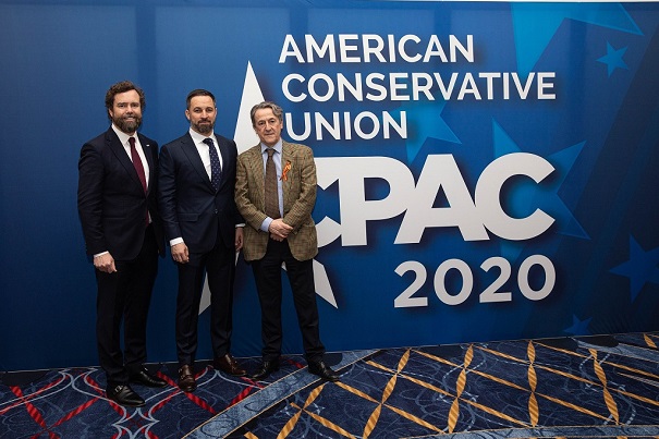 Iván Espinosa de los Monteros, Santiago Abascal y Hermman Terscht en la American Conservative Union de 2020. Autor: Santiago Abascal. Fuente:Cuenta de Twitter @Santi_ABASCAL