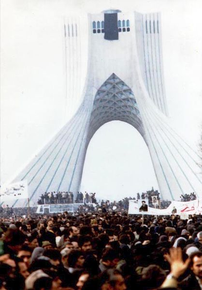 Manifestación de Asura en la plaza de la libertad, Teherán, durante la revolución iraní en 1979. Fuente: www.sajed.ir