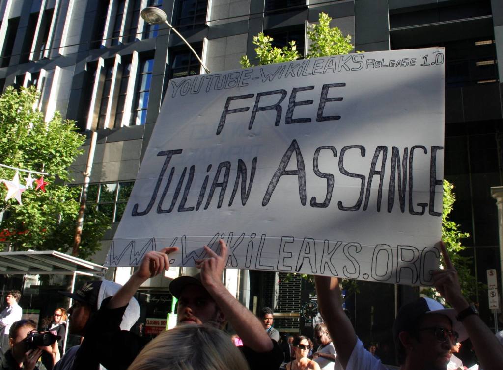 Protesta exigiendo la libertad de Julian Assange. Autor: John Englart, 14/12/2010. Fuente: Flickr (CC BY-SA-2.0)