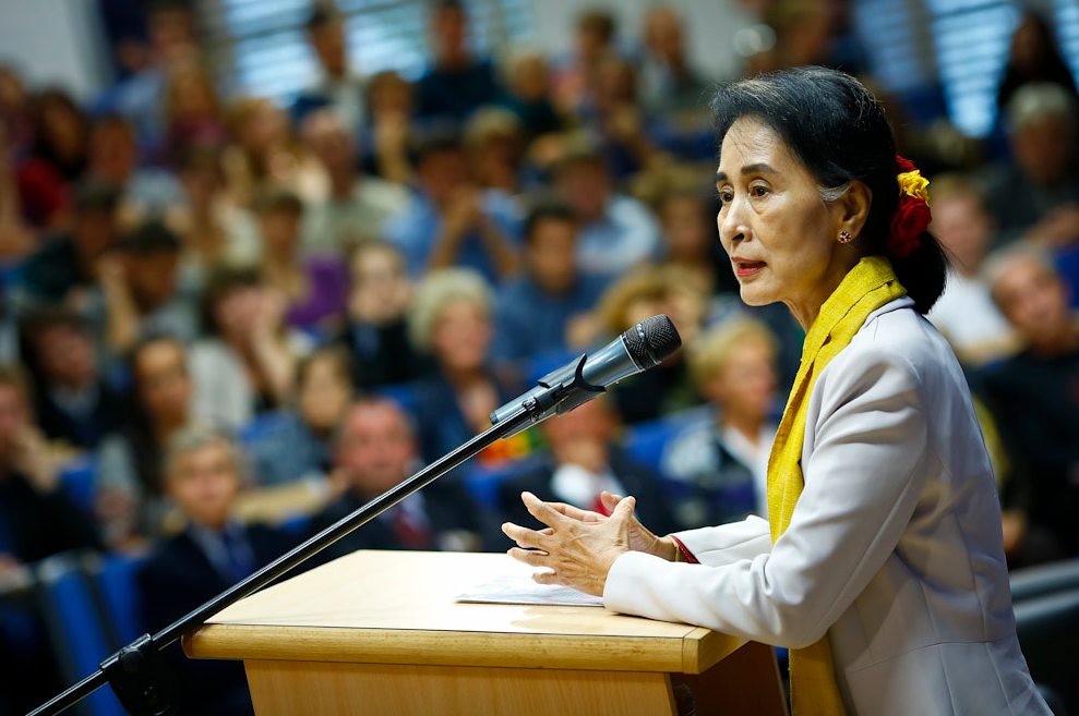  Daw Aung San Suu Kyi . Autor: Krzysztof Kuczyk / ONU, 12/09/2013. Fuente: Flickr (CC BY-NC-SA 4.0)