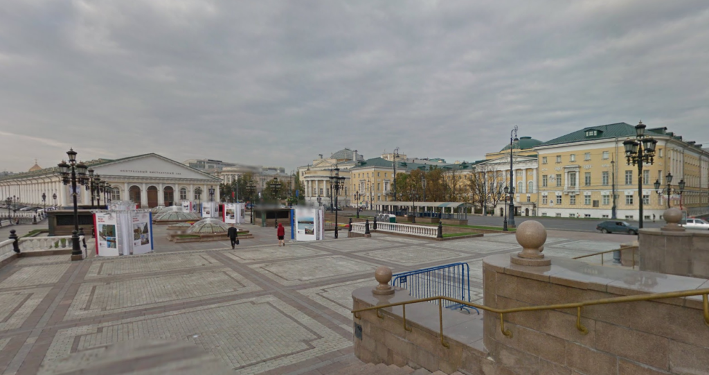 La Plaza Maneh, donde se ve que los edificios del fondo son los mismos. Autor: Captura de pantalla realizada el 05/02/2021 a las 15:15h. Fuente: Google Maps