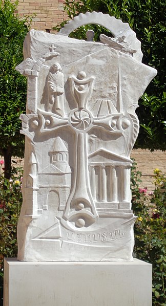Monumento en reconocimiento del genocidio armenio en Mislata. Autor: Enrique Íñiguez Rodríguez, 13/09/2017. Fuente: Wikimedia Commons (CC BY-SA 4.0)