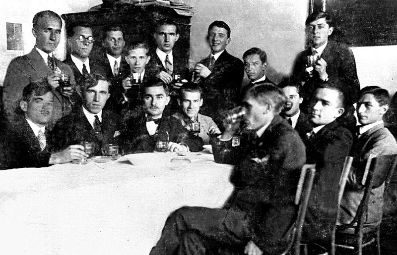 Stepan Bandera y otros miembros del OUN en 1928