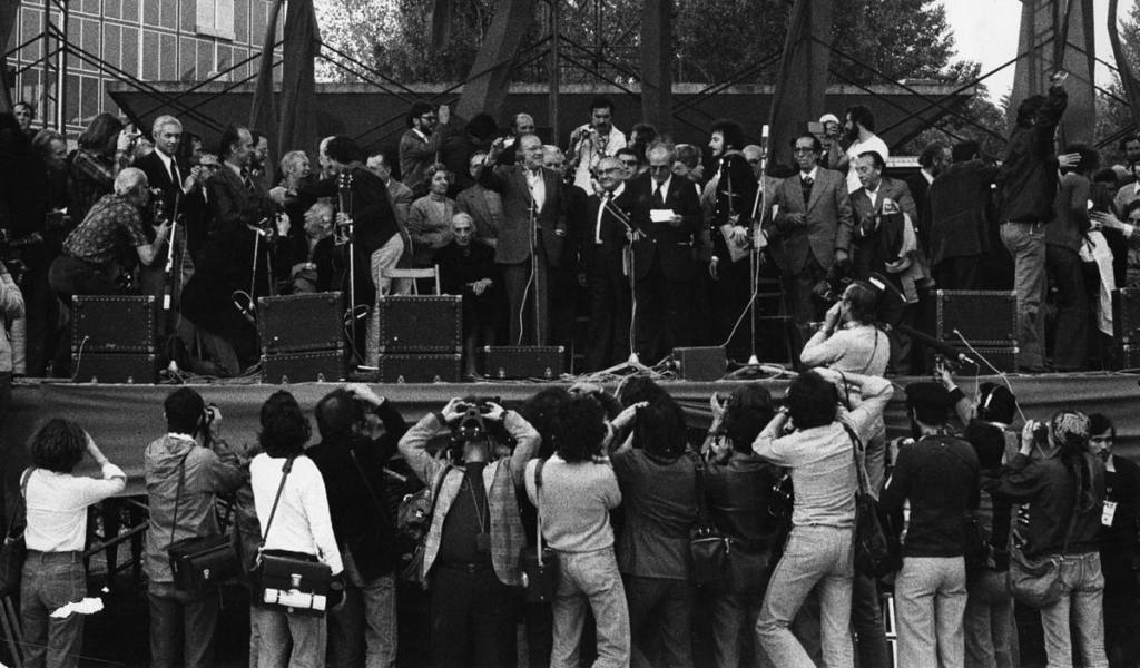Día de clausura de la primera fiesta del PCE en la Casa de Campo. Autor: Nemo, 1977. Fuente: Wikimedia Commons / CC BY-SA 4.0
