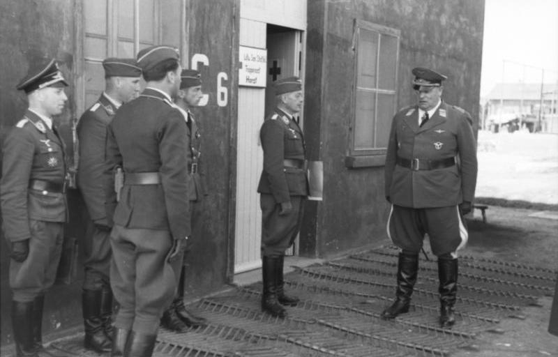 Hugo Sperrle de visita en Francia. Autor: Seuffert, 21/03/1942. Fuente: Bundesarchiv, Bild 101I-373-2619-04A / CC BY-SA 3.0