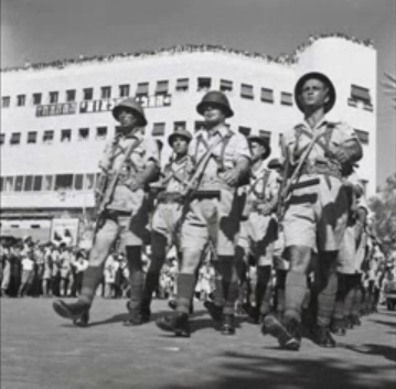 Desfile del Irgún, organización paramilitar israelí, en 1948